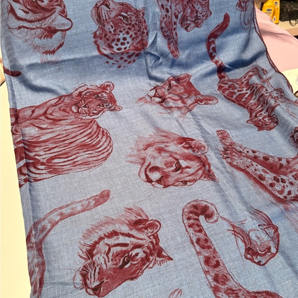 Hermès Wild Cat Scarf - Picture 3 of 11